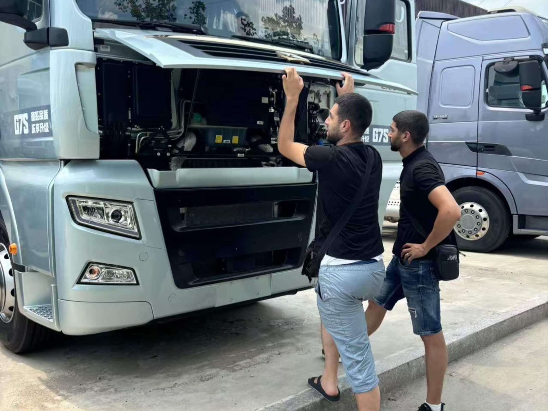 ウズベキスタンの顧客が陸儀工場を訪問し、深い交流を持ち、協力合意に達した