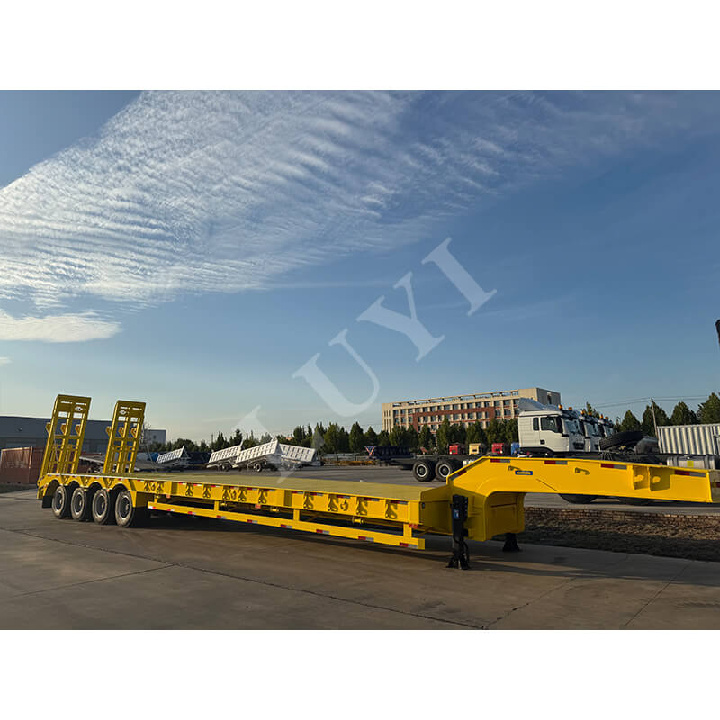 海外市場にも注目！ Luyi 4軸グースネックフラットベッドセミトレーラーが南アフリカの顧客に無事納入されました