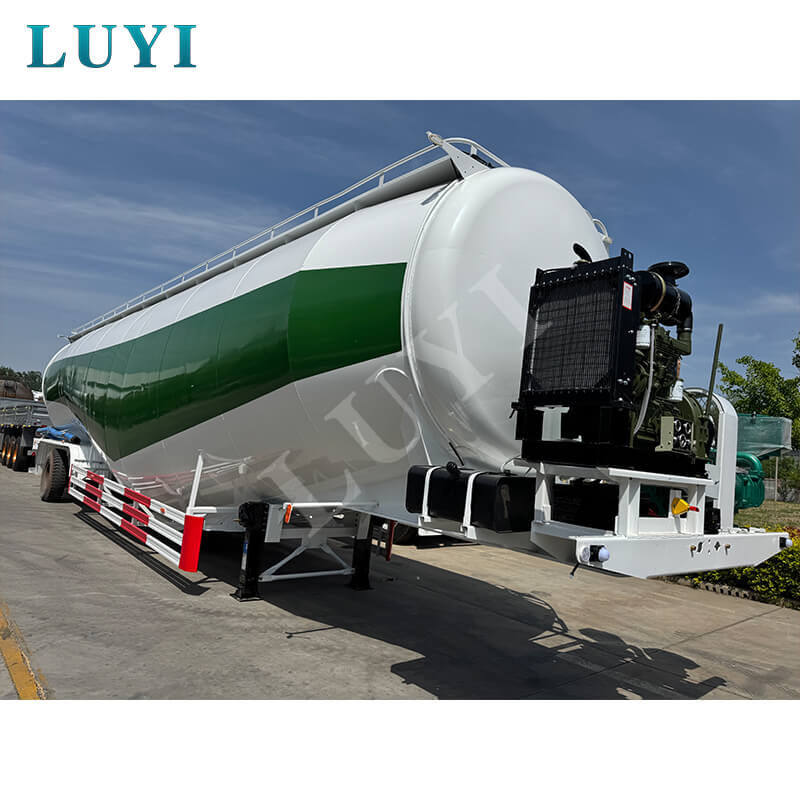 Luyi 3軸85立方メートル火薬タンクセミトレーラーがギニアへ出発、西アフリカのインフラ物流を支援