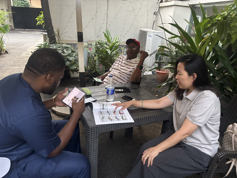 物流改善のニーズに焦点を当てる：LUYIがナイジェリア代表団とセミトレーラー協力について交渉