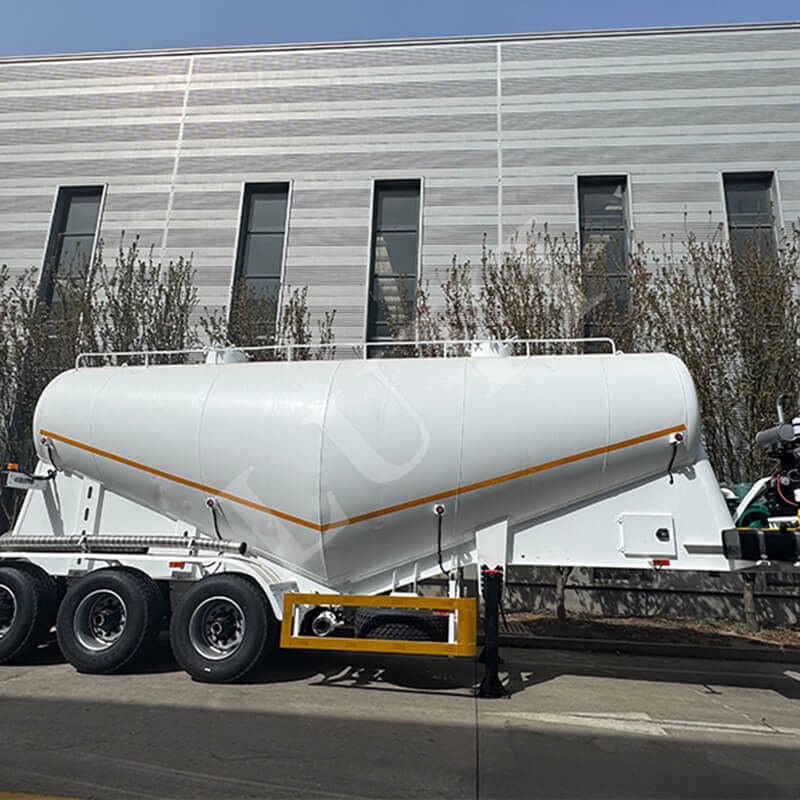 中国とセネガルの物流協力を強化、Luyi 3軸オイルタンクセミトレーラーがセネガルに出荷