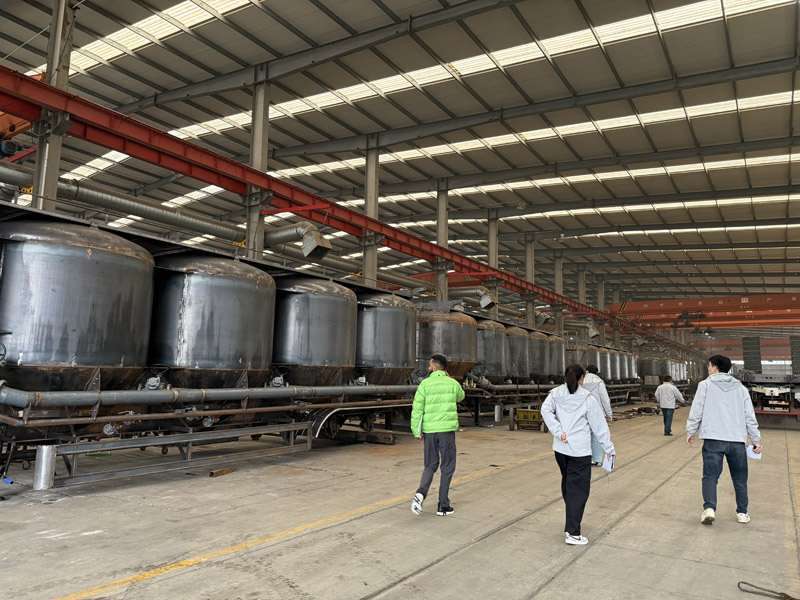 エチオピア代表団が3万リットルの石油タンクセミトレーラーを検査し、協力の詳細について交渉