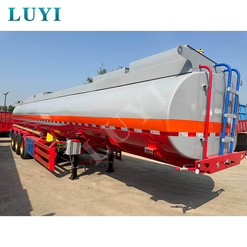 鹿威工場がコンゴ人ゲストを歓迎、35,000Lタンカーセミトレーラーが中国とアフリカの物流協力を促進