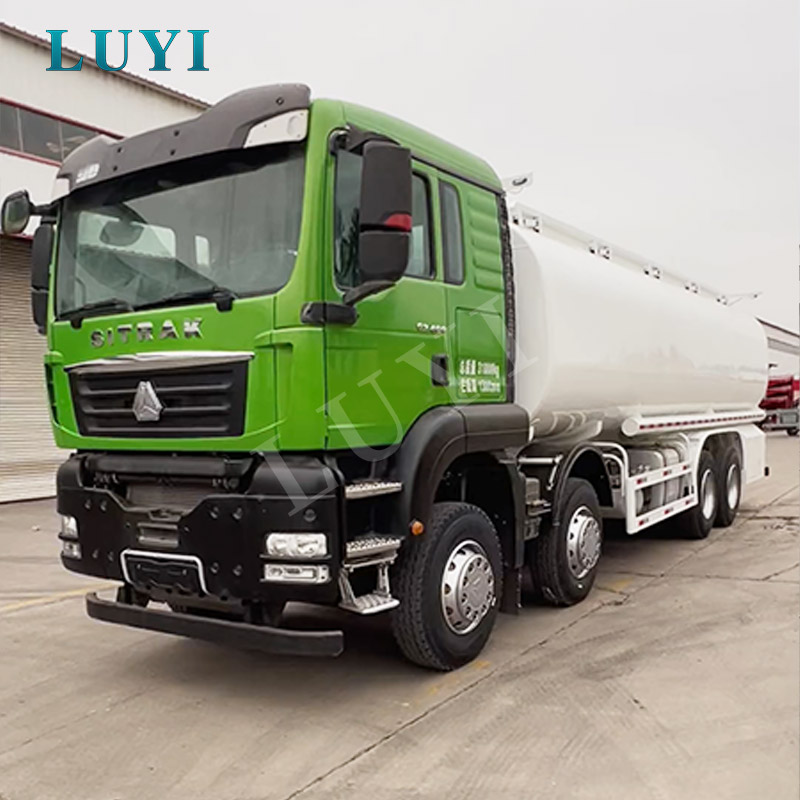 Sinotruk SITRAK 8×4 30000L 燃料タンカー トラック ディーゼル、ガソリン、移動式給油プロジェクト向け購入ガイド