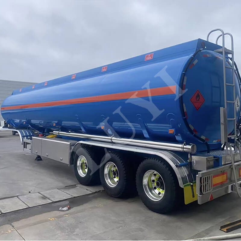 3軸7コンパートメント40,000リットルオイルタンクセミトレーラー