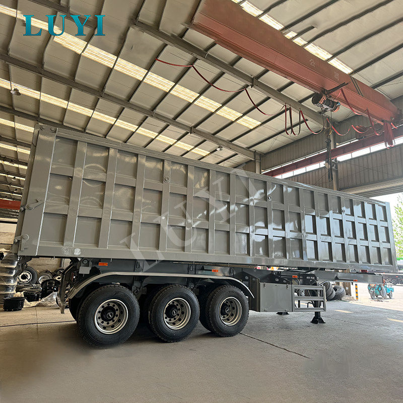 バルク資材運搬用3軸リアティッピングセミトレーラー（エンドダンプトレーラー）