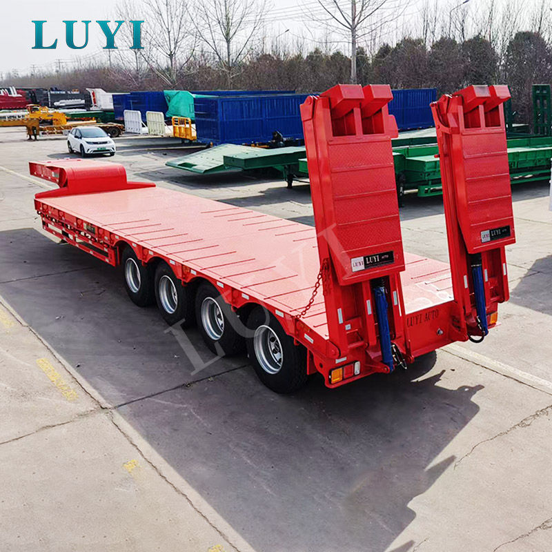 工場からケニアへ: インフラストラクチャプロジェクトをサポートするために 4 軸ローボーイ セミトレーラーのバッチが納入されました