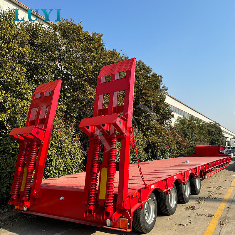 悪路から信頼性の高い重量物輸送まで: ボツワナのカスタム 4 軸 40T 低床セミトレーラーの成功事例