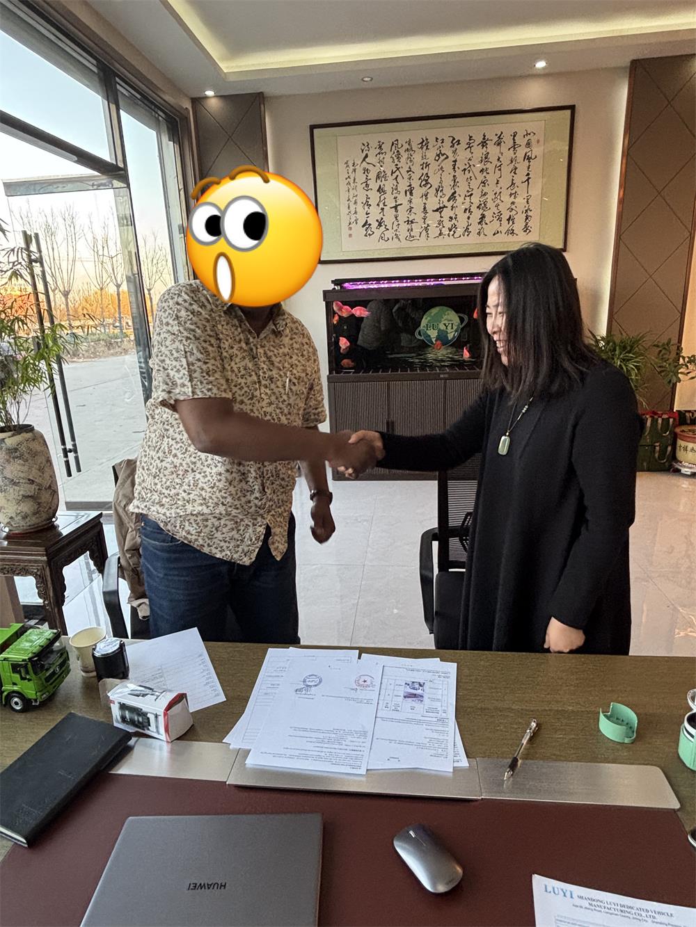 サウジの重量輸送会社が工場訪問後に 3 台のカスタム ローボーイ トレーラーに Luyi Auto を選んだ経緯