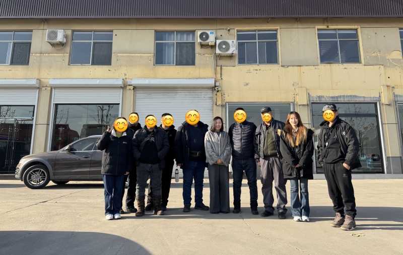 LUYI は、カザフスタンの物流グループが 5 台のカスタム側壁トレーラーを使用して国境を越えた貨物輸送をアップグレードするのをどのように支援したか