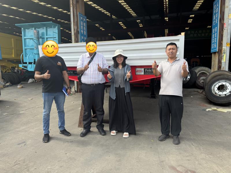 カザフスタンの物流顧客がLuyi Autoを訪問し、カスタム2軸サイドウォールセミトレーラー3台を注文